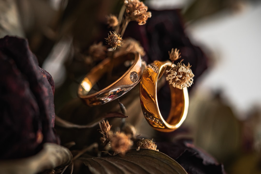 Złota biżuteria – oszałamiające piękno w Twoim zasięgu