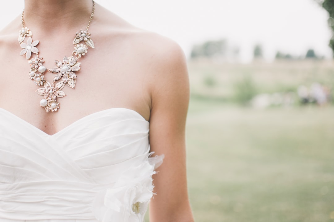 Biżuteria ślubna: Wybierz idealny dodatek na najważniejszy dzień Twojego życia