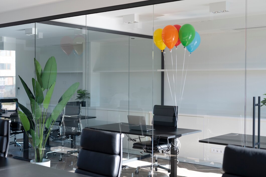 Jak panele szklane z grafiką mogą odmienić wystrój twojego biura?